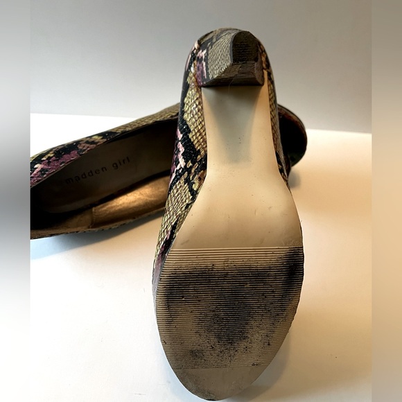 Madden Girl | Snakeskin Peep Toe Pumps - Picture 7 of 7